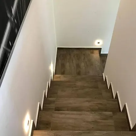 Apartment 'new' Sunkissed On The Old Hill