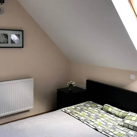 'new' Sunkissed On The Old Hill Apartment *