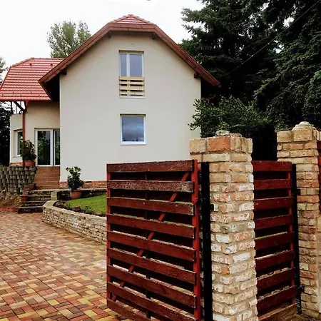 'new' Sunkissed On The Old Hill Apartment Balatonalmádi
