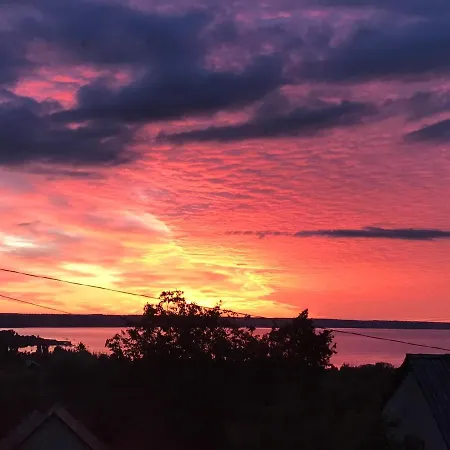 公寓 'new' Sunkissed On The Old Hill