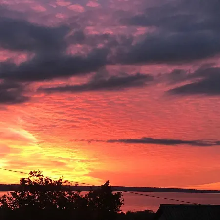Apartment 'new' Sunkissed On The Old Hill
