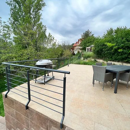 'new' Sunkissed On The Old Hill Apartment