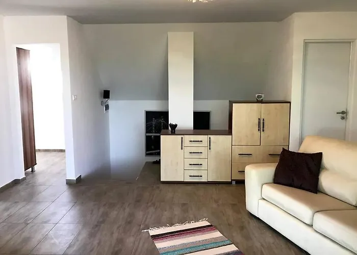 'new' Sunkissed On The Old Hill Apartment Balatonalmadi